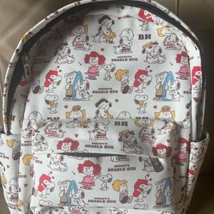 Backpack snoopy , can put a laptop , and bottle water